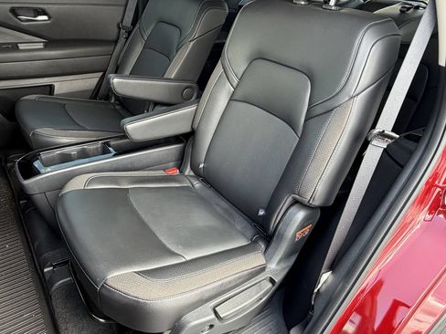 Certified 2024 Nissan Pathfinder SL w/ SL Premium Package FWD image 28