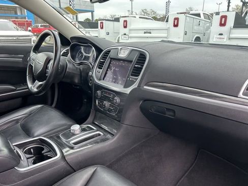 Used 2021 Chrysler 300 Touring L image 31