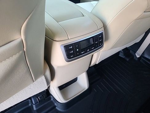 Used 2019 Toyota Highlander Limited Platinum image 19