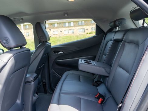 Used 2019 Chevrolet Bolt Premier w/ Infotainment Package FWD image 28