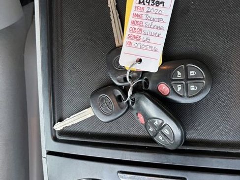 Used 2020 Toyota Sienna LE image 50