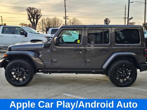 Used 2025 Jeep Wrangler Unlimited Sahara w/ Safety Group image 8
