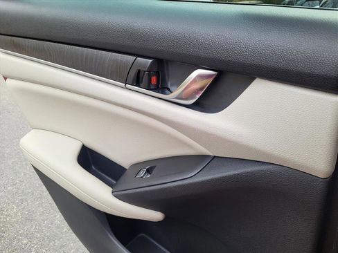 Used 2021 Honda Accord EX-L image 18