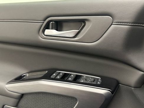New 2026 Nissan Pathfinder SL AWD/4WD image 16