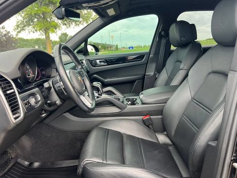 Used 2021 Porsche Cayenne AWD/4WD image 3