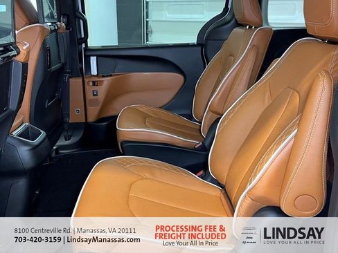 New 2026 Chrysler Pacifica Pinnacle w/ Trailer Tow Group AWD/4WD image 23