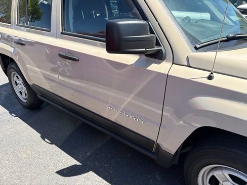 Used 2017 Jeep Patriot Sport FWD image 3