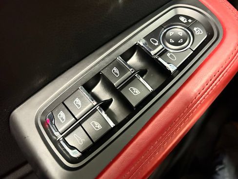 Certified 2021 Porsche Macan AWD/4WD image 7