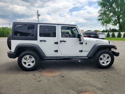 Used 2017 Jeep Wrangler Unlimited Sport AWD/4WD image 18