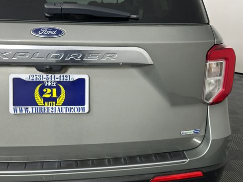 Used 2020 Ford Explorer Platinum w/ Premium Technology Package AWD/4WD image 12