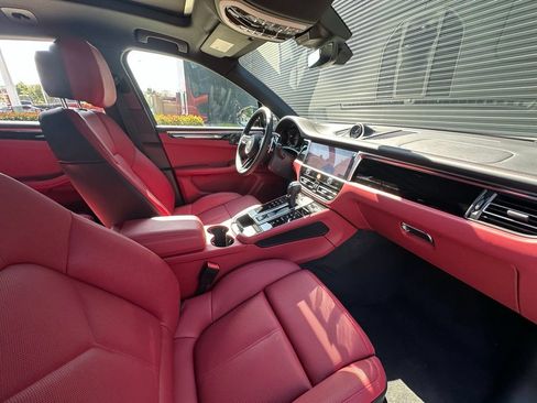 Used 2026 Porsche Macan AWD/4WD image 40
