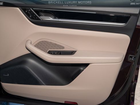 Used 2025 Porsche Macan 4 Electric image 18