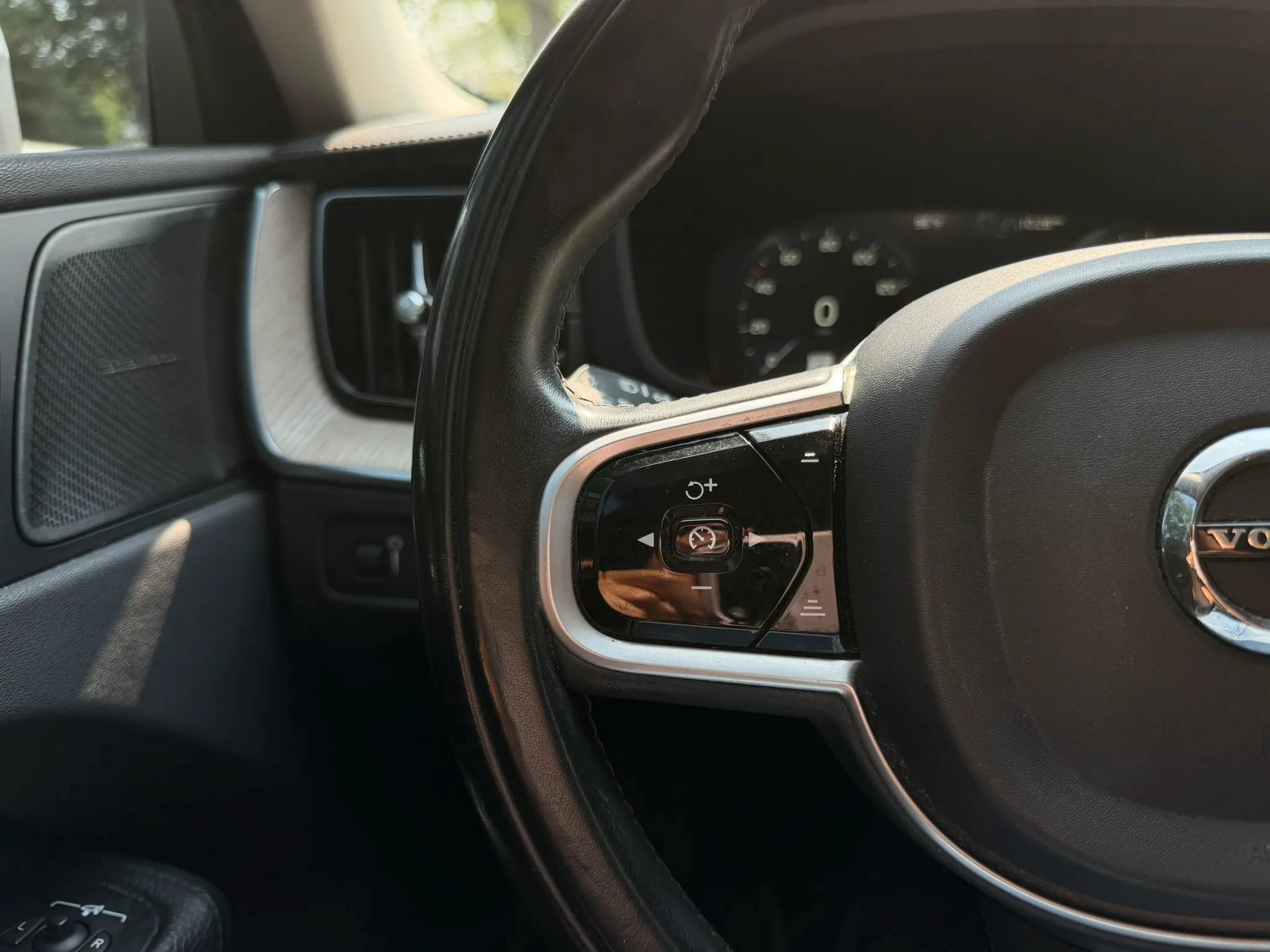 Used 2019 Volvo XC60 T5 Inscription w/ Protection Package Premier FWD image 22