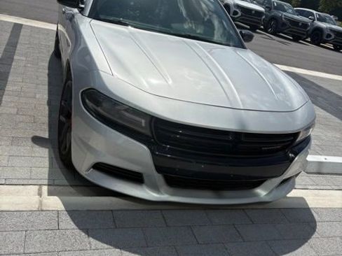 Used 2020 Dodge Charger SXT w/ Blacktop Package RWD image 2
