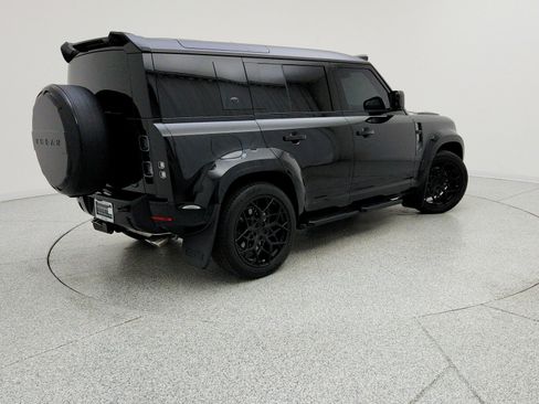 Used 2024 Land Rover Defender 110 V8 image 5