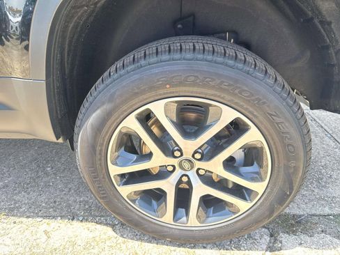 New 2025 Land Rover Defender 110 S image 3