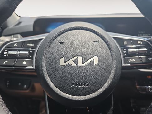 Certified 2024 Kia Seltos EX FWD image 11