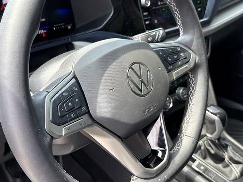Used 2024 Volkswagen Taos SE w/ Panoramic Sunroof Package FWD image 24