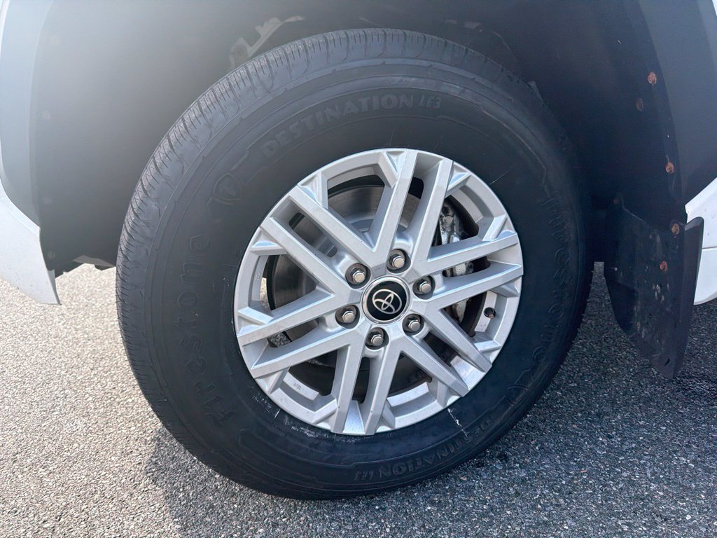 Used 2022 Toyota Tundra SR5 AWD/4WD image 4