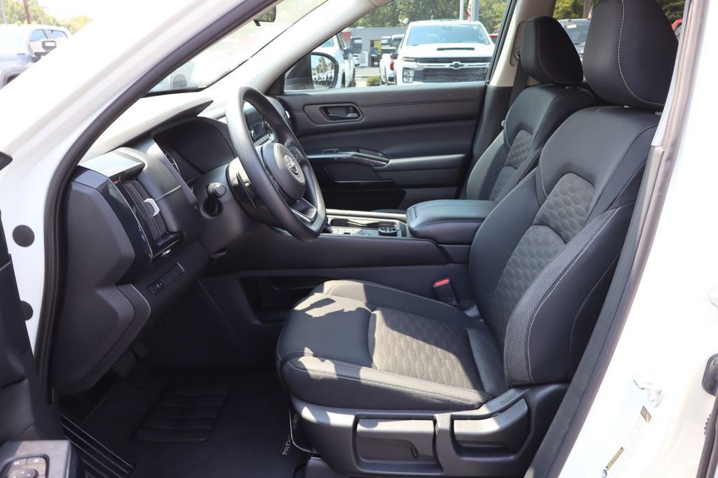 Used 2023 Nissan Pathfinder S AWD/4WD image 4