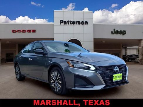 Used 2025 Nissan Altima 2.5 SV AWD/4WD image 1