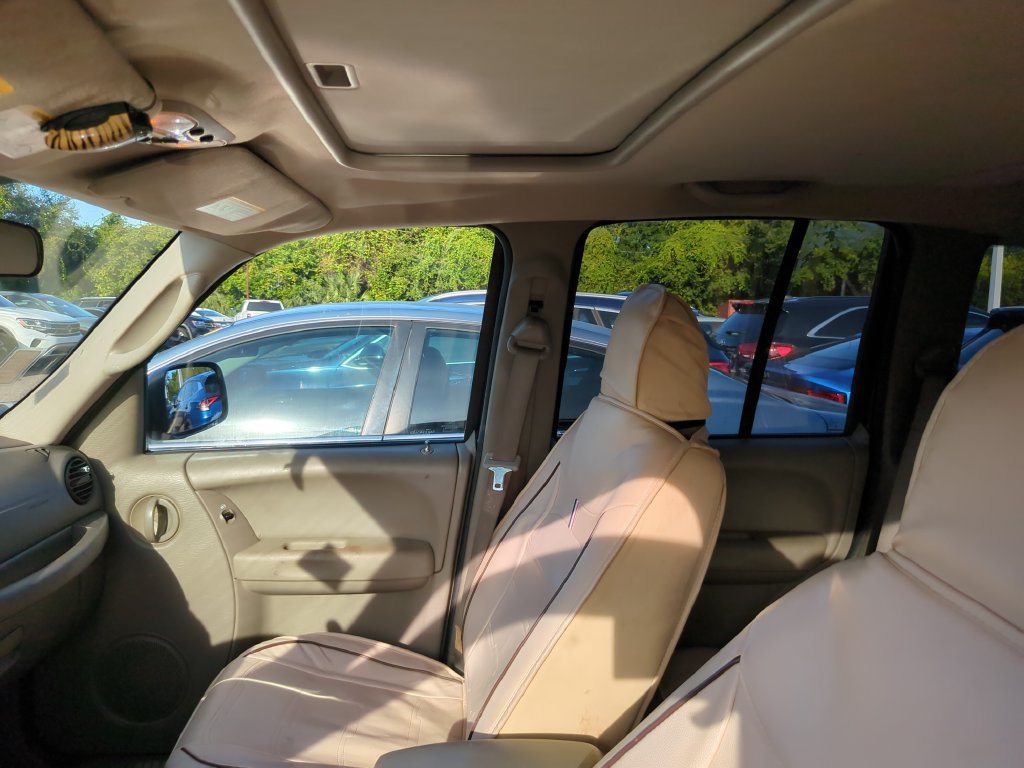 Used 2005 Jeep Liberty Sport RWD image 6