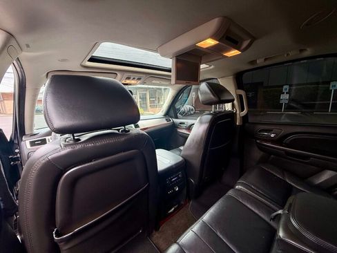 Used 2007 Cadillac Escalade AWD w/ Information Package image 11