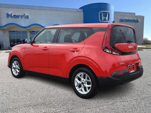 Used 2022 Kia Soul LX w/ Technology Package FWD image 3