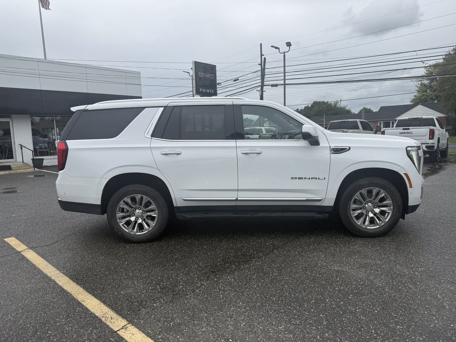 Used 2025 GMC Yukon Denali AWD/4WD image 2