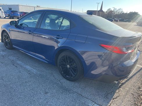 Used 2025 Toyota Camry SE image 5