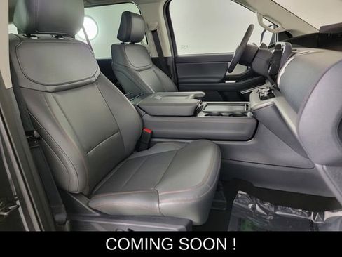 Used 2025 Ford Expedition Active image 17