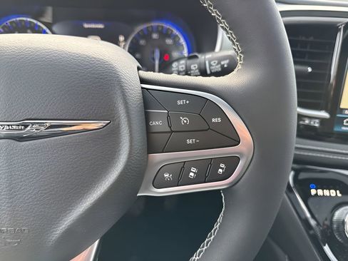 New 2026 Chrysler Pacifica Limited w/ Uconnect Theater Family Group AWD/4WD image 37