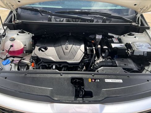 Used 2023 Kia Sportage LX image 9