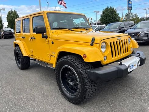 Used 2015 Jeep Wrangler Unlimited Sahara w/ Max Tow Package AWD/4WD image 7