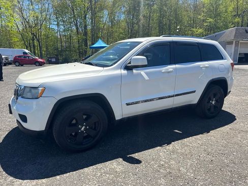 Used 2011 Jeep Grand Cherokee Laredo AWD/4WD image 18