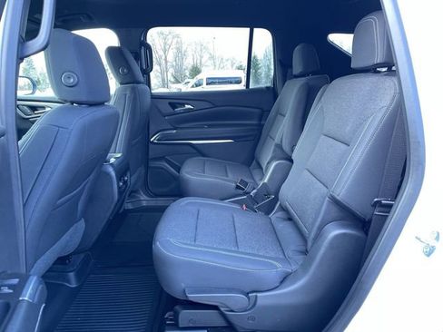 Used 2025 Chevrolet Traverse LT image 25