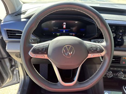 Used 2024 Volkswagen Taos SE image 21