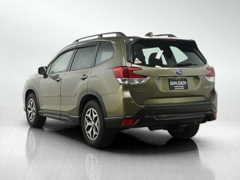 Used 2020 Subaru Forester Premium AWD/4WD image 3