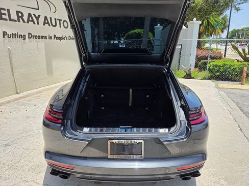 Used 2020 Porsche Panamera RWD image 13