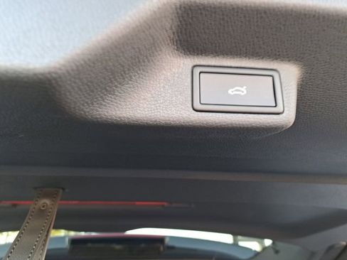 New 2025 Volkswagen ID. Buzz Pro S RWD image 19