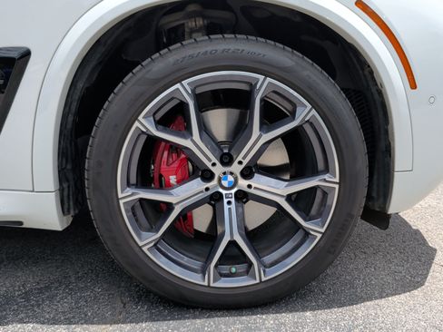 Used 2024 BMW X5 xDrive40i w/ M Sport Package AWD/4WD image 14