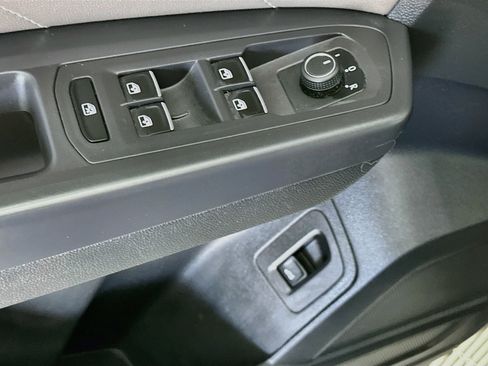 Used 2021 Volkswagen Atlas SE FWD image 15