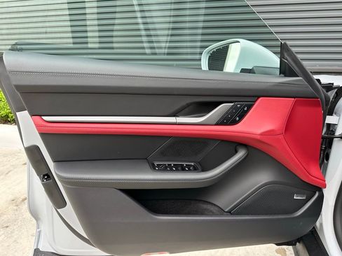 Used 2025 Porsche Taycan 4 Cross Turismo image 15