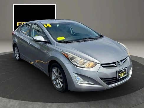 Used 2014 Hyundai Elantra SE w/ Option Group 02 FWD image 3