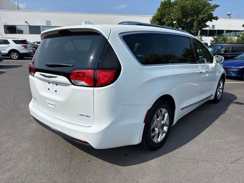 Used 2018 Chrysler Pacifica Limited image 5