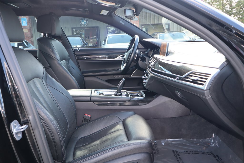 Used 2019 BMW 740i w/ Executive Package RWD image 11