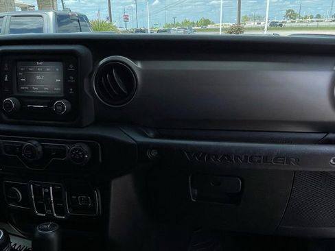 Used 2018 Jeep Wrangler Unlimited Sport S image 32