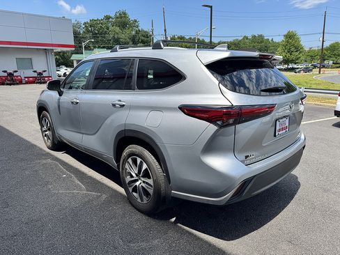 Used 2023 Toyota Highlander XLE AWD/4WD image 7