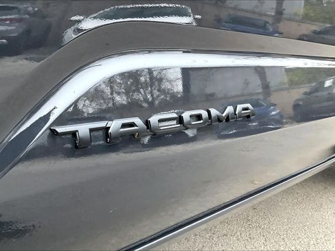Used 2025 Toyota Tacoma TRD Off-Road image 30