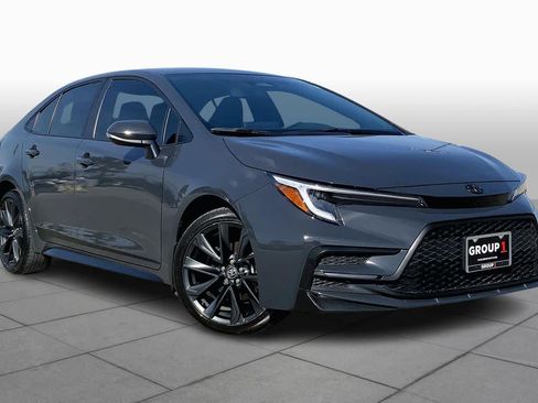 Used 2025 Toyota Corolla SE image 2